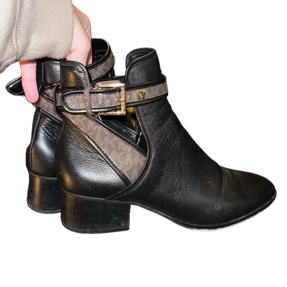 Michael Kors Britton Bootie - Picture 2 of 5